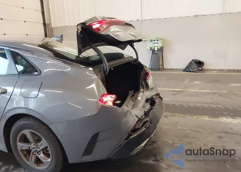 2022 Kia K5 Lxs z USA, uszkodzony, nr VIN 5XXG14J22NG135831